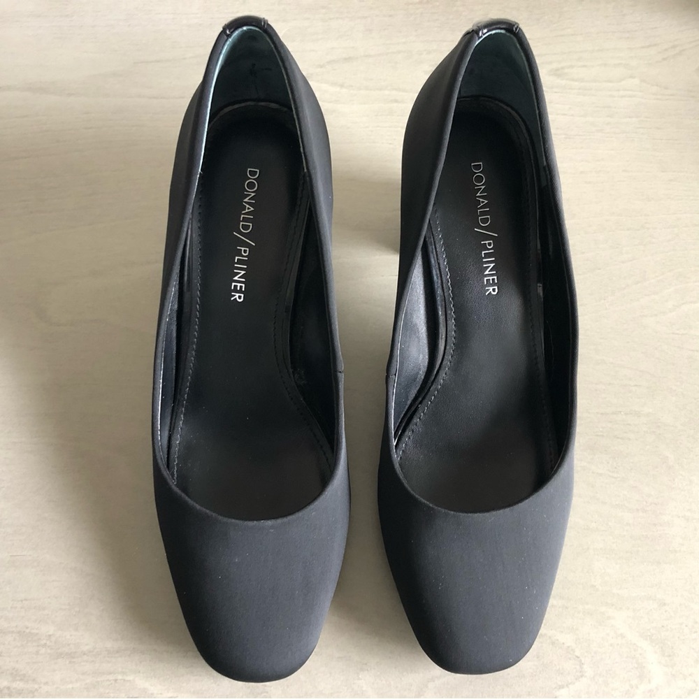 Donald J. Pliner Corbin Black Mid Heel Pumps Size 7 2.25” Comfort Career Classic